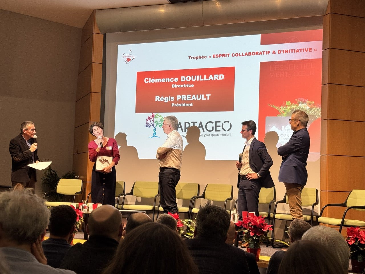 Trophée-Remise de prix-Label-Prix-Reussite-PARTAGEO-Precrutement-Emploi-Offre-GE-Association-Challans-Vendée